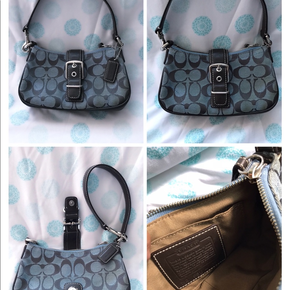 Coach wrislet / purse